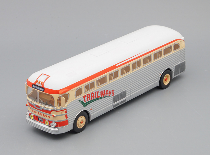 GMC PD-3751 "Trailways" (1949), silver / beige / red