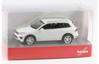 VOLKSWAGEN Touareg , white