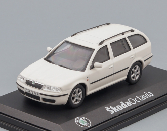 SKODA Octavia Combi Scout, white