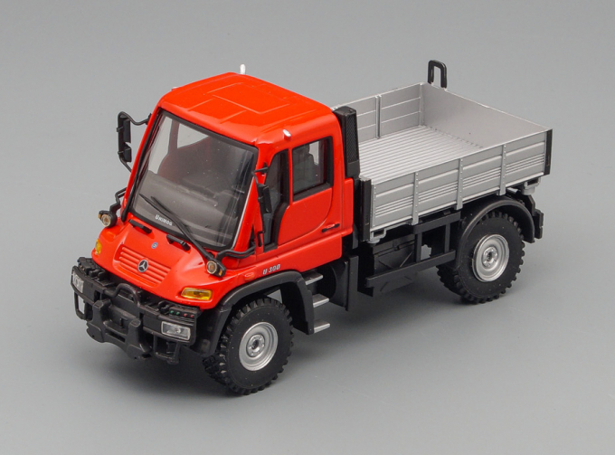 MERCEDES-BENZ Unimog U300, red / silver