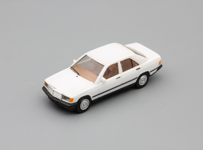 MERCEDES-BENZ 190 E, white