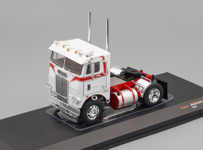 FREIGHTLINER COE towing vehicle (1976), white red