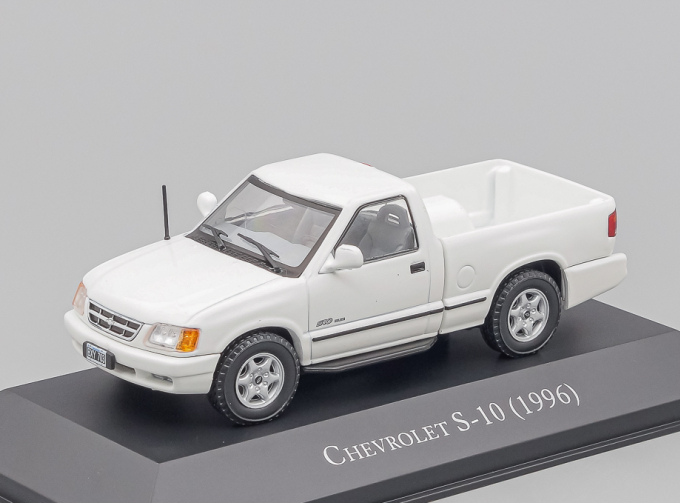 CHEVROLET S10 Pick-up (1996), white