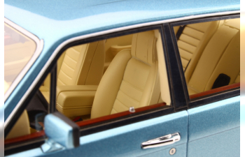 Bentley Turbo-R LWB (blue)