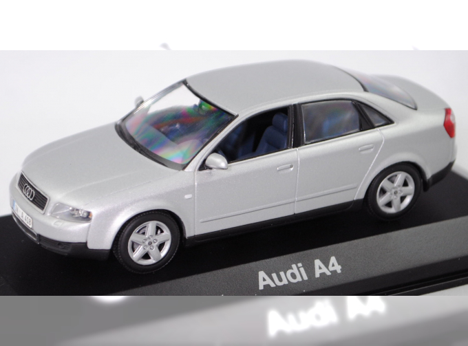 Audi A4 B6 (2000), серебристый