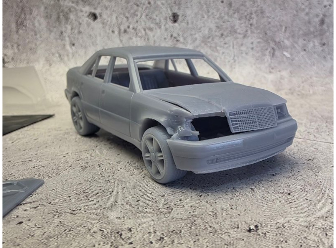 Сборная модель Mercedes-Benz W124 (E500) (из. к/ф "Такси 1") битая