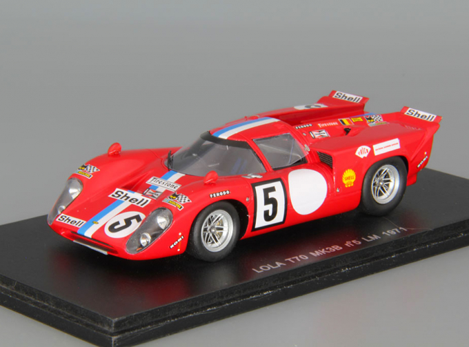 LOLA T70 Mk3B #5 LM (1971), red