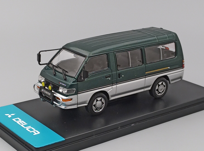MITSUBISHI Delica Van (1986), green metallic / silver