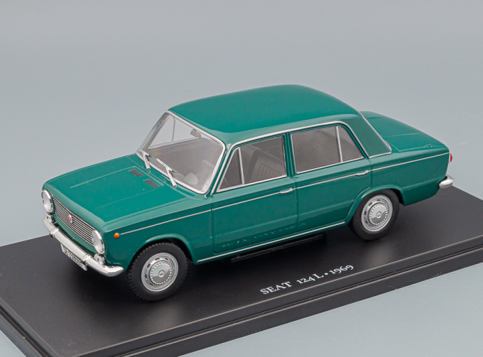 SEAT 124 L 1969, green