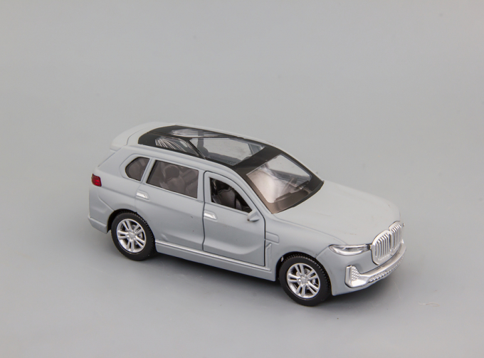 BMW X7, серый матовый