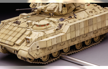 Сборная модель Американская БМП M3A3 Bradley w Busk III