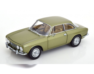 ALFA ROMEO 2000 GTV (1973), light green-metallic