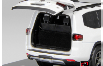 TOYOTA Land Cruiser LC300 GR Sport, white