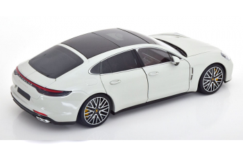 PORSCHE Panamera Turbo S (2020), light grey