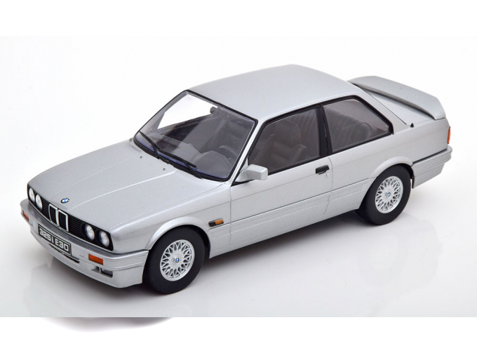 BMW 325i E30 with M-Paket 2 (1988), silver