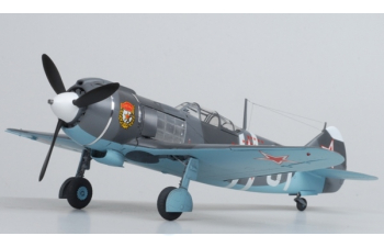 Сборная модель советский истребитель Ла-5ФН