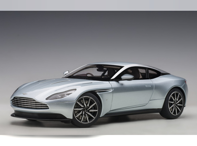 Aston Martin DB11 серебристый