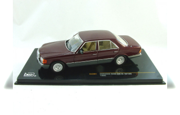 MERCEDES-BENZ 500 SE W126 (1980), bordeaux and grey