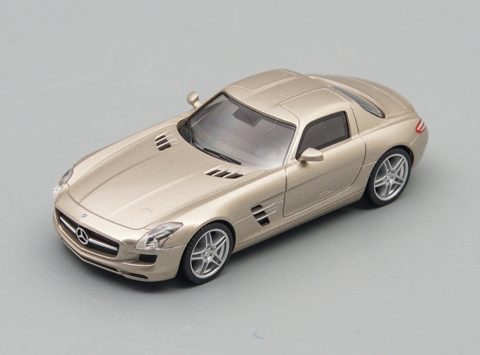 MERCEDES-BENZ SLS AMG (C197), pale gold metallic