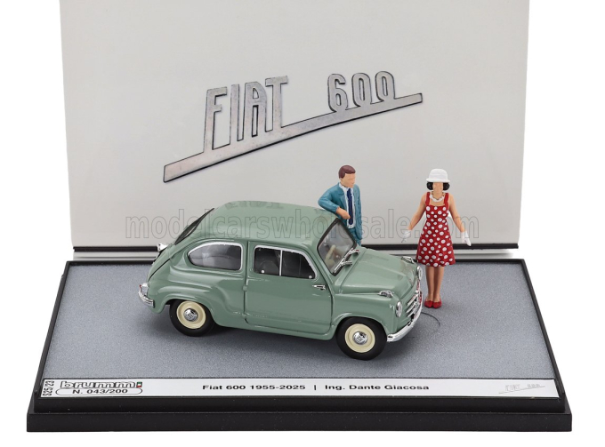 FIAT Diorama 600 Berlina 1-series With Figures 1955 - 70th Anniversario (2025) - Il Capolavoro Di Dante Giacosa, Verde Chiaro - Green