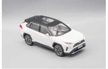 TOYOTA RAV 4, белый, 20 см