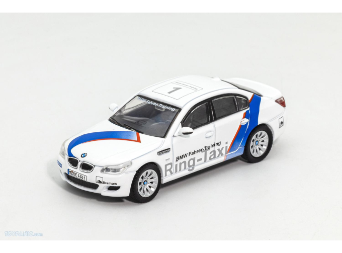 BMW M5 E60 Ring-Taxi (2004), white