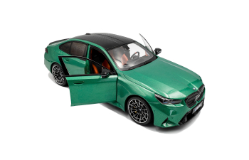 BMW M5 (G90) M (2025), green metallic