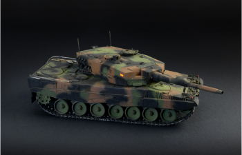 Сборная модель KRAUSS-MAFFEI WEGMANN Tank Leopard 2a4 Military 1998