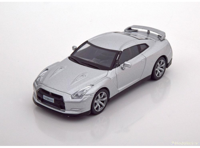 NISSAN GT-R (2008), silver