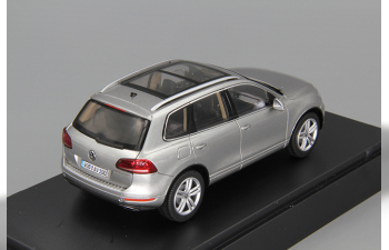 VOLKSWAGEN Touareg II (2010), grey metallic