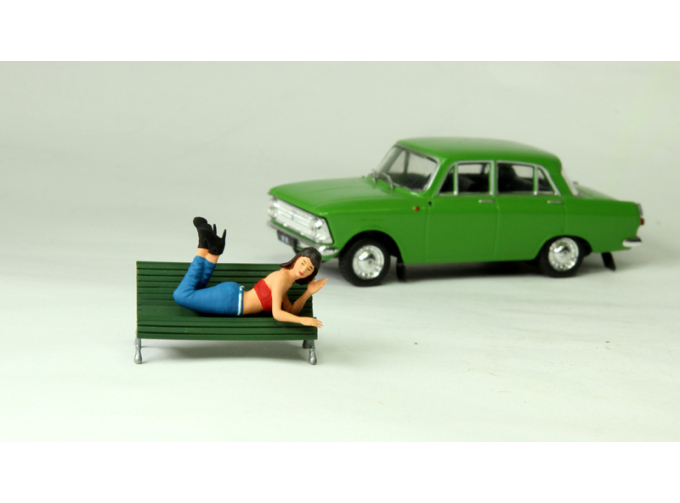 Девушка (арт.№24) красный верх, синий низ