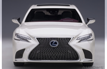 Lexus LS 500h (white)