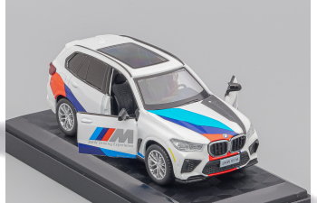 BMW X5M, white