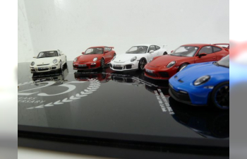 Набор из семь моделей PORSCHE 911 GT3 25-я годовщина