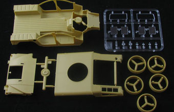 Сборная модель M1114 Up-Armored Vehicle w/XM153 CROWS II.