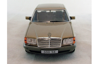 MERCEDES-BENZ 500 SE (1979), Mercedes-Benz Offizielle Modell-Sammlung 39, gold