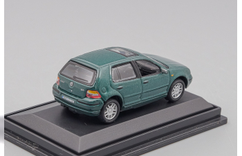 VOLKSWAGEN Golf, green