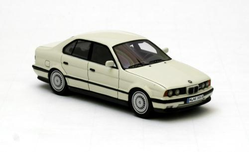 BMW M5 E34 (1994), white