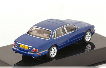 JAGUAR XJ8 (X308) (1998). blue