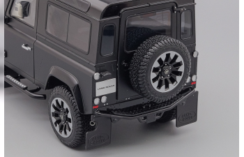 LAND ROVER Defender 90 Works V8 (2018), matt-schwarz