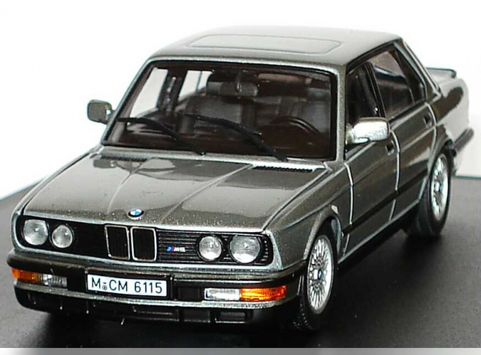 BMW M5 E28 (1981), grau met.