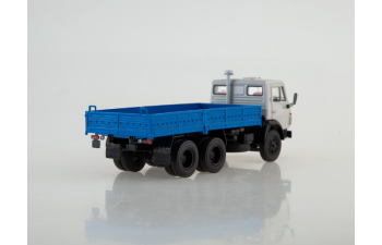 Камский грузовик 5320 бортовой, серый / синий