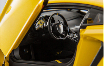 LAMBORGHINI Aventador LP750-4 SV (2015), yellow