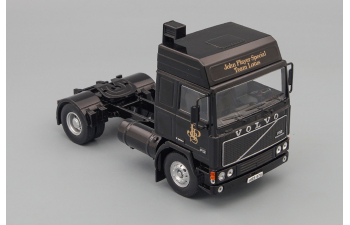 VOLVO F12 Racing transporter JPS Team Lotus 1981