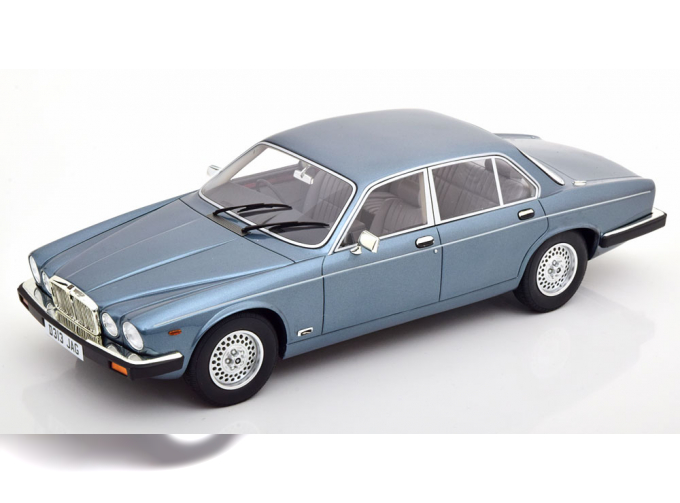 JAGUAR XJ12 Serie 3 (1986), hellblau-metallic