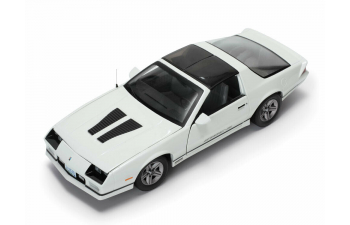 Chevrolet Camaro IROC-Z 1985 белый