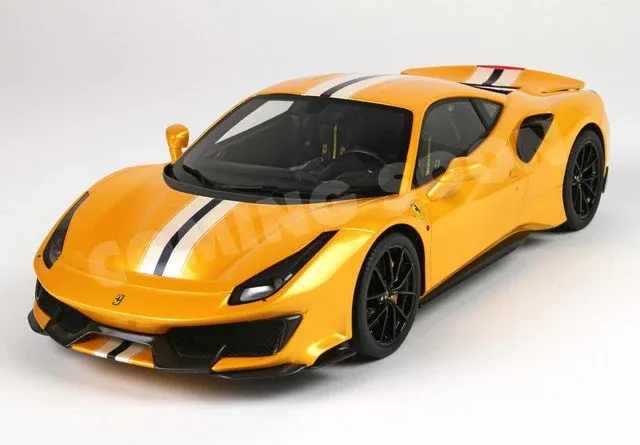 FERRARI 488 Pista (2018), yellow