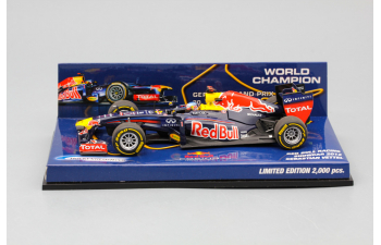 Набор Red Bull: модель F1 Rb8 Red Bull N 1 Sebastian Vettel Showcar 2012 World Champion + пряжка