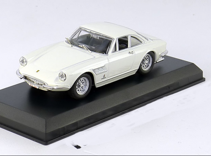 FERRARI 330 GTC (1966), white