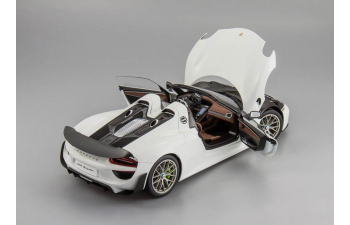 PORSCHE 918 Spyder Weissach Package (2013), glossy white